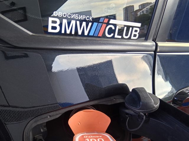 Клубный стикер BMW CLUB на машине